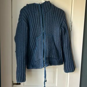 Yaks n Yett’s New Zealand wool hooded sweater